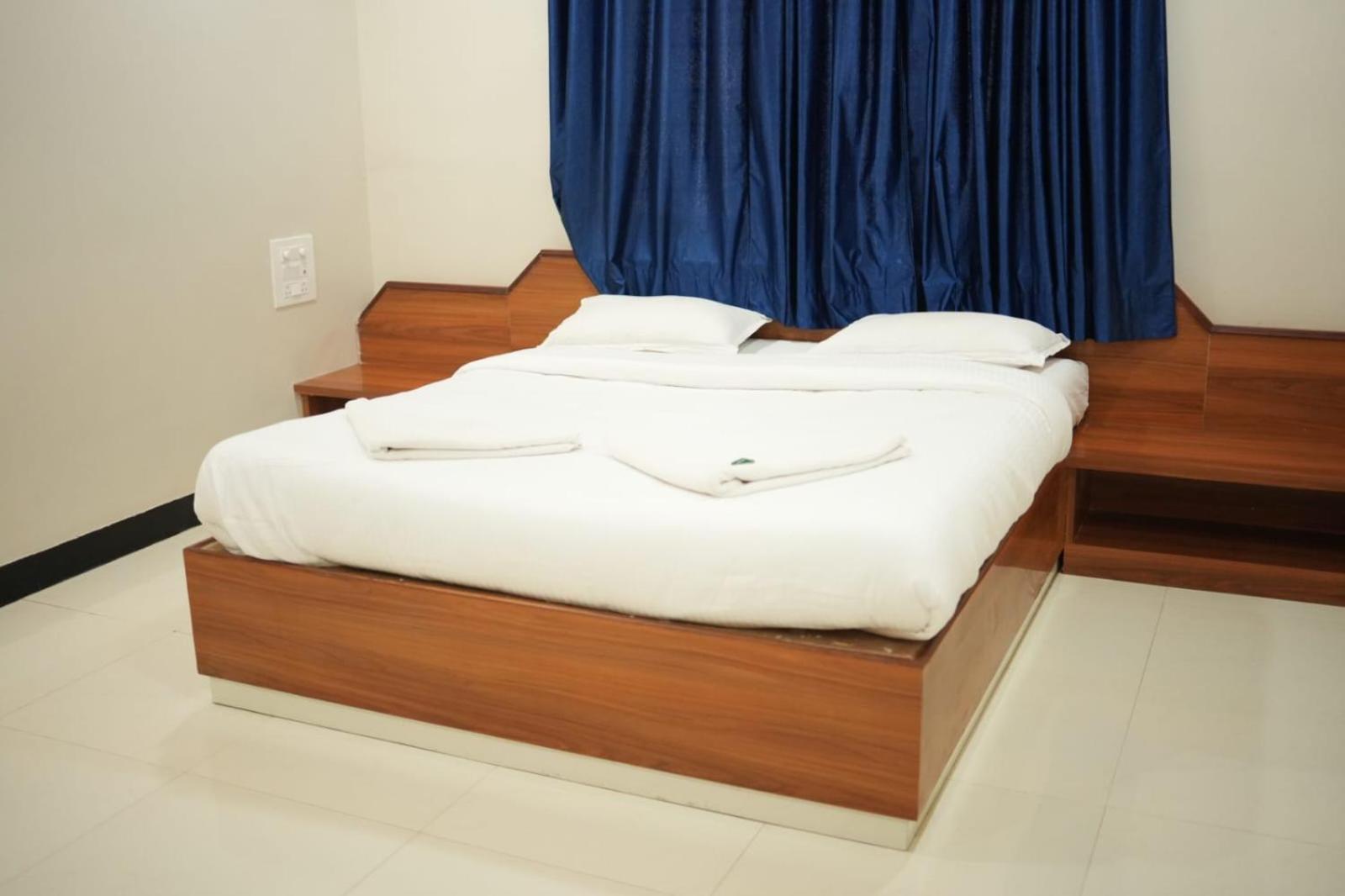 Hotel New Natraj Kolhapur Exterior photo